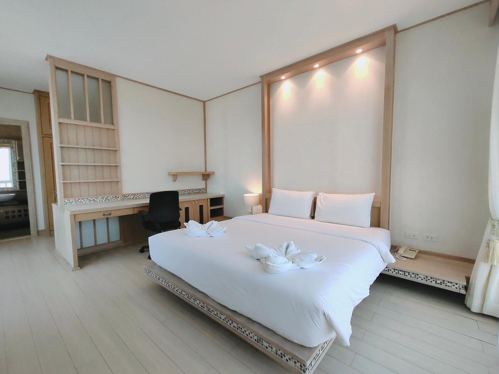 Ratana Hotel Chalong Rawai Buitenkant foto